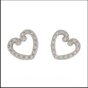 ⭐️18k Gold⭐️ Classic Diamond 💎 Heart 💗 Stud Earrings EUC